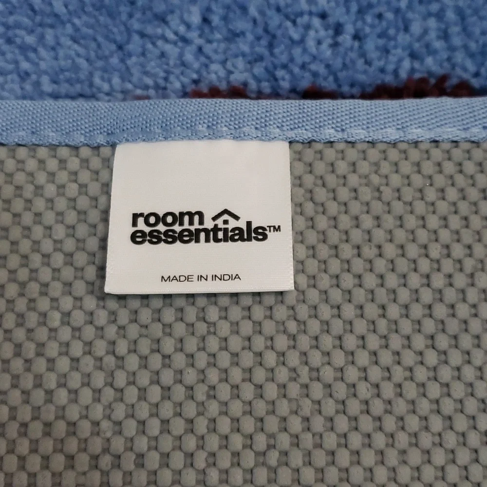 ROOM ESSENTIALS BATH RUG - Picture 5 of 6